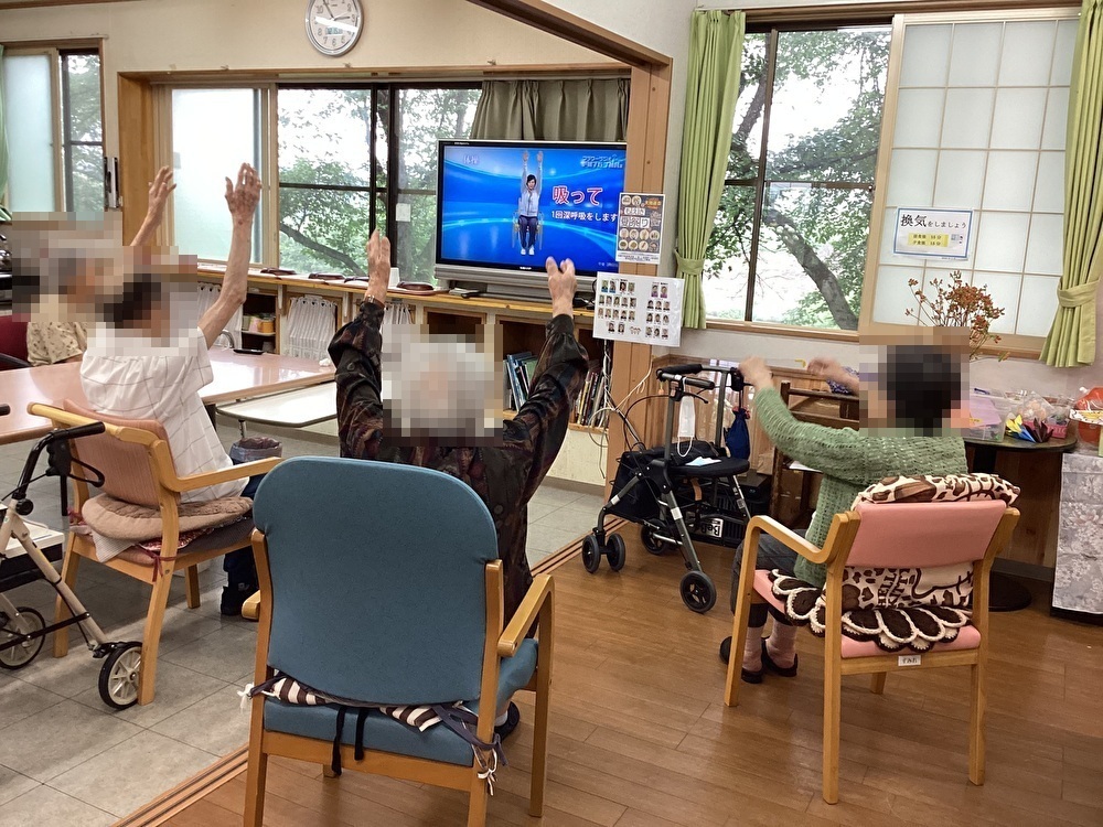 午後の体操（すみれ草）